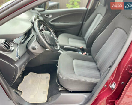 Красный Рено Зое, объемом двигателя 0 л и пробегом 98 тыс. км за 10399 $, фото 24 на Automoto.ua