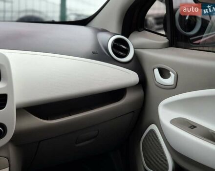 Рено Зое 2018 в Бердичеве на Automoto.ua Красный Рено Зое, объемом двигателя 0 л и пробегом 121 тыс. км за 9455 $, фото 50 на Automoto.ua