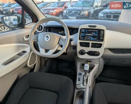 Красный Рено Зое, объемом двигателя 0 л и пробегом 178 тыс. км за 8850 $, фото 34 на Automoto.ua