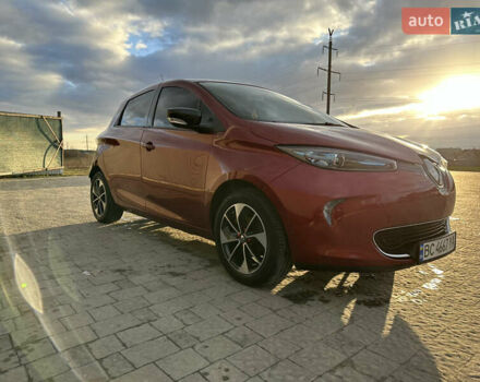 Красный Рено Зое, объемом двигателя 0 л и пробегом 79 тыс. км за 10900 $, фото 8 на Automoto.ua