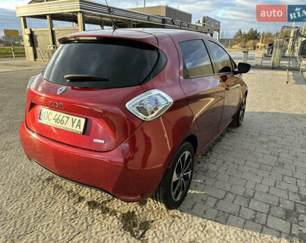 Красный Рено Зое, объемом двигателя 0 л и пробегом 79 тыс. км за 10900 $, фото 10 на Automoto.ua