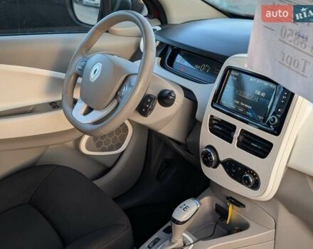 Красный Рено Зое, объемом двигателя 0 л и пробегом 178 тыс. км за 8850 $, фото 38 на Automoto.ua
