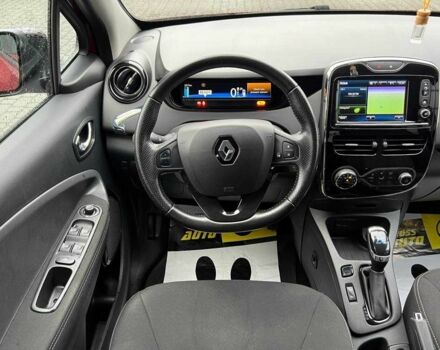 Красный Рено Зое, объемом двигателя 0 л и пробегом 106 тыс. км за 11500 $, фото 10 на Automoto.ua