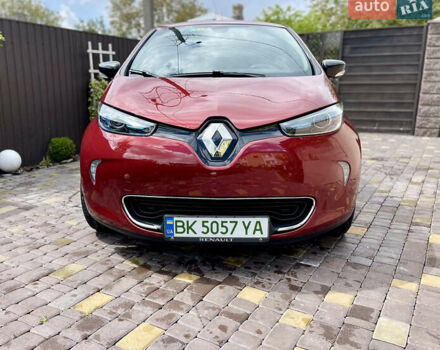 Красный Рено Зое, объемом двигателя 0 л и пробегом 98 тыс. км за 10399 $, фото 17 на Automoto.ua