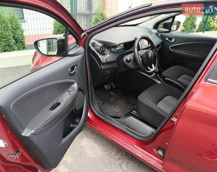 Красный Рено Зое, объемом двигателя 0 л и пробегом 77 тыс. км за 10500 $, фото 18 на Automoto.ua