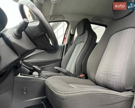 Червоний Рено Зое, об'ємом двигуна 0 л та пробігом 106 тис. км за 11500 $, фото 17 на Automoto.ua