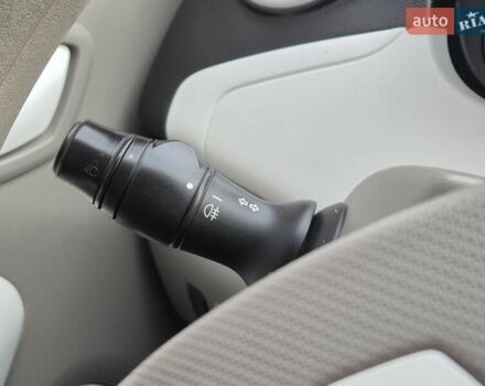 Рено Зое 2018 в Бердичеве на Automoto.ua Красный Рено Зое, объемом двигателя 0 л и пробегом 121 тыс. км за 9455 $, фото 41 на Automoto.ua
