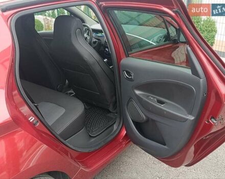 Красный Рено Зое, объемом двигателя 0 л и пробегом 77 тыс. км за 10500 $, фото 14 на Automoto.ua