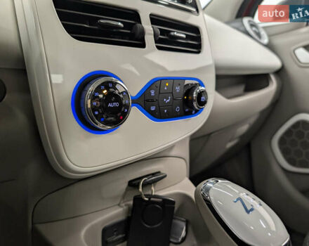 Червоний Рено Зое, об'ємом двигуна 0 л та пробігом 80 тис. км за 6700 $, фото 19 на Automoto.ua