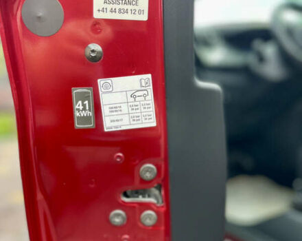 Красный Рено Зое, объемом двигателя 0 л и пробегом 98 тыс. км за 10399 $, фото 26 на Automoto.ua