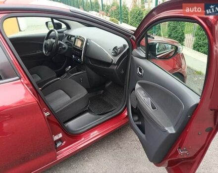 Красный Рено Зое, объемом двигателя 0 л и пробегом 77 тыс. км за 10500 $, фото 12 на Automoto.ua