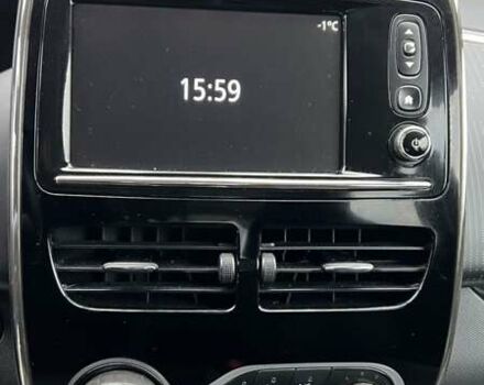 Красный Рено Зое, объемом двигателя 0 л и пробегом 152 тыс. км за 9500 $, фото 7 на Automoto.ua