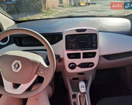 Красный Рено Зое, объемом двигателя 0 л и пробегом 178 тыс. км за 9300 $, фото 5 на Automoto.ua