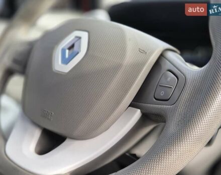 Рено Зое 2018 в Бердичеве на Automoto.ua Красный Рено Зое, объемом двигателя 0 л и пробегом 121 тыс. км за 9455 $, фото 33 на Automoto.ua