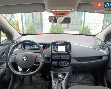 Красный Рено Зое, объемом двигателя 0 л и пробегом 77 тыс. км за 10500 $, фото 10 на Automoto.ua