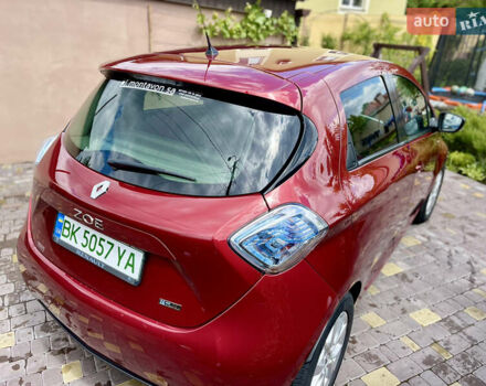 Красный Рено Зое, объемом двигателя 0 л и пробегом 98 тыс. км за 10399 $, фото 13 на Automoto.ua