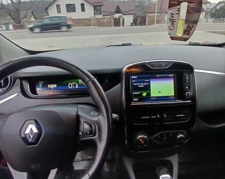 Красный Рено Зое, объемом двигателя 0 л и пробегом 120 тыс. км за 9750 $, фото 24 на Automoto.ua