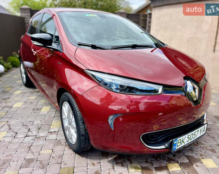Красный Рено Зое, объемом двигателя 0 л и пробегом 98 тыс. км за 10399 $, фото 16 на Automoto.ua