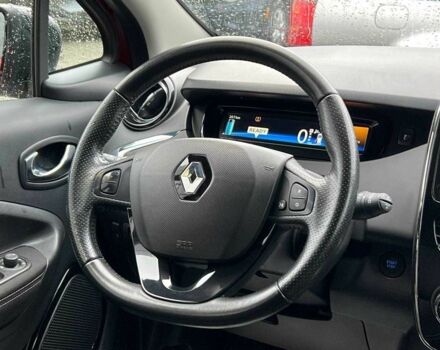 Красный Рено Зое, объемом двигателя 0 л и пробегом 106 тыс. км за 11500 $, фото 8 на Automoto.ua