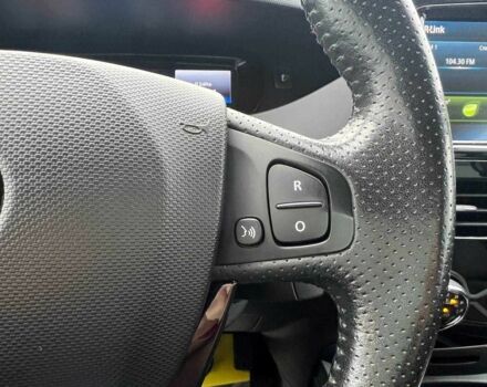 Красный Рено Зое, объемом двигателя 0 л и пробегом 106 тыс. км за 11500 $, фото 16 на Automoto.ua