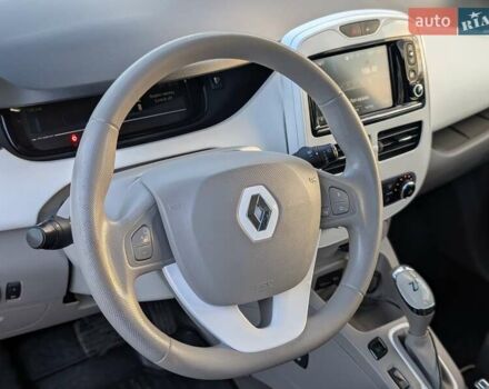 Красный Рено Зое, объемом двигателя 0 л и пробегом 178 тыс. км за 8850 $, фото 24 на Automoto.ua