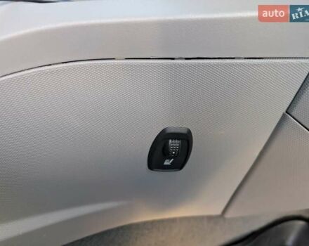 Красный Рено Зое, объемом двигателя 0 л и пробегом 178 тыс. км за 8850 $, фото 41 на Automoto.ua