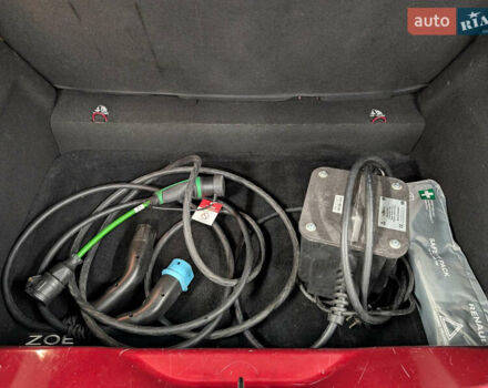 Червоний Рено Зое, об'ємом двигуна 0 л та пробігом 80 тис. км за 6700 $, фото 30 на Automoto.ua