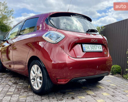 Красный Рено Зое, объемом двигателя 0 л и пробегом 98 тыс. км за 10399 $, фото 11 на Automoto.ua