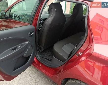 Красный Рено Зое, объемом двигателя 0 л и пробегом 77 тыс. км за 10500 $, фото 11 на Automoto.ua