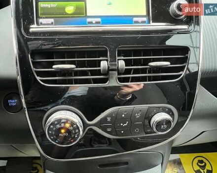 Червоний Рено Зое, об'ємом двигуна 0 л та пробігом 106 тис. км за 11500 $, фото 15 на Automoto.ua