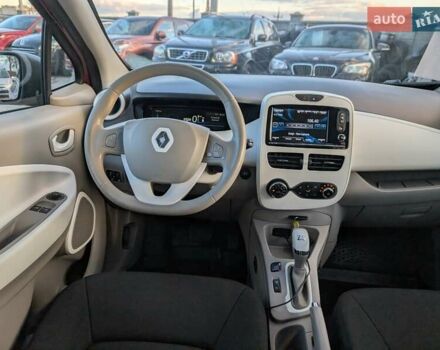 Красный Рено Зое, объемом двигателя 0 л и пробегом 178 тыс. км за 8850 $, фото 35 на Automoto.ua