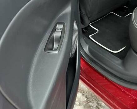 Красный Рено Зое, объемом двигателя 0 л и пробегом 152 тыс. км за 9500 $, фото 3 на Automoto.ua