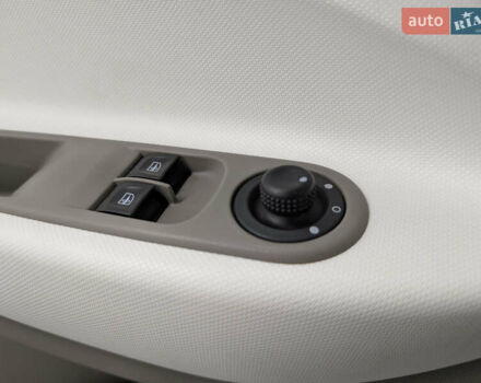 Червоний Рено Зое, об'ємом двигуна 0 л та пробігом 80 тис. км за 6700 $, фото 33 на Automoto.ua