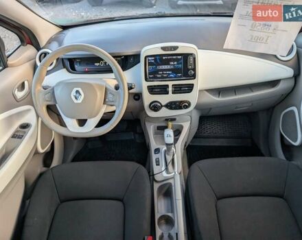 Красный Рено Зое, объемом двигателя 0 л и пробегом 178 тыс. км за 8850 $, фото 36 на Automoto.ua