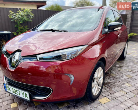 Красный Рено Зое, объемом двигателя 0 л и пробегом 98 тыс. км за 10399 $, фото 8 на Automoto.ua