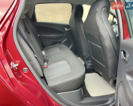 Красный Рено Зое, объемом двигателя 0 л и пробегом 98 тыс. км за 10399 $, фото 29 на Automoto.ua