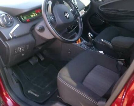 Красный Рено Зое, объемом двигателя 0 л и пробегом 105 тыс. км за 8450 $, фото 8 на Automoto.ua