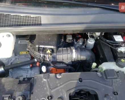 Красный Рено Зое, объемом двигателя 0 л и пробегом 105 тыс. км за 8450 $, фото 7 на Automoto.ua