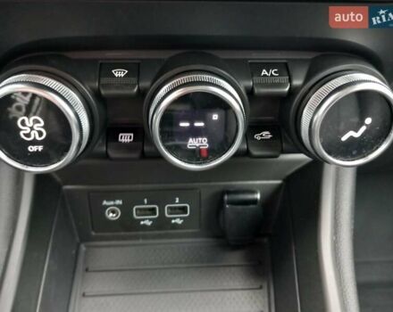 Красный Рено Зое, объемом двигателя 0 л и пробегом 115 тыс. км за 14300 $, фото 21 на Automoto.ua