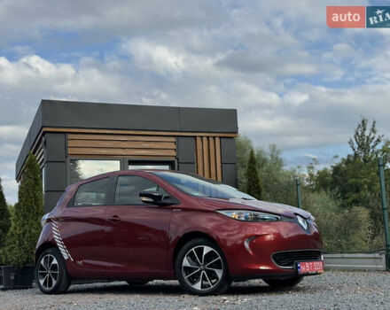 Красный Рено Зое, объемом двигателя 0 л и пробегом 50 тыс. км за 10250 $, фото 9 на Automoto.ua