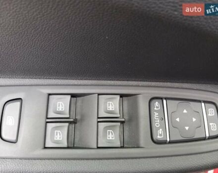 Красный Рено Зое, объемом двигателя 0 л и пробегом 115 тыс. км за 14300 $, фото 33 на Automoto.ua