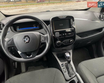 Рено Зое 2019 в Виннице на Automoto.ua Красный Рено Зое, объемом двигателя 0 л и пробегом 140 тыс. км за 8950 $, фото 18 на Automoto.ua