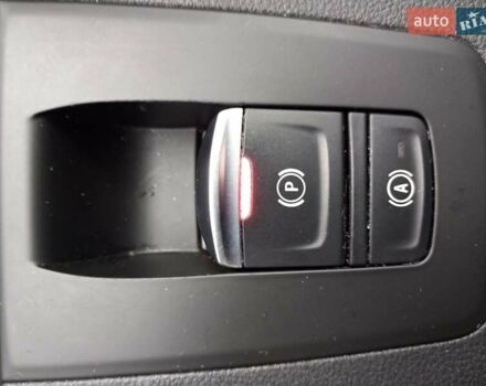 Красный Рено Зое, объемом двигателя 0 л и пробегом 115 тыс. км за 14300 $, фото 31 на Automoto.ua