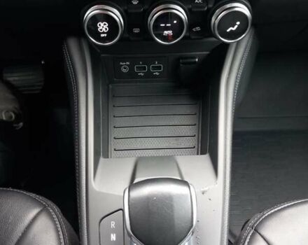 Красный Рено Зое, объемом двигателя 0 л и пробегом 115 тыс. км за 14300 $, фото 20 на Automoto.ua