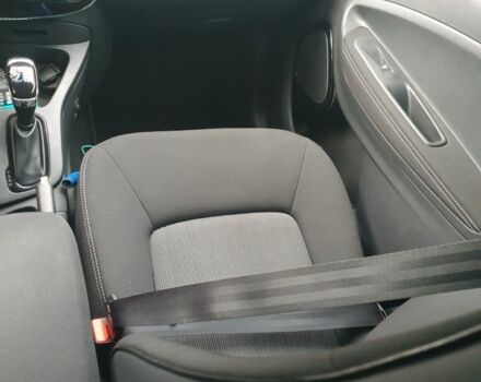 Красный Рено Зое, объемом двигателя 0 л и пробегом 104 тыс. км за 8448 $, фото 4 на Automoto.ua