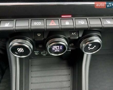 Красный Рено Зое, объемом двигателя 0 л и пробегом 115 тыс. км за 14300 $, фото 17 на Automoto.ua