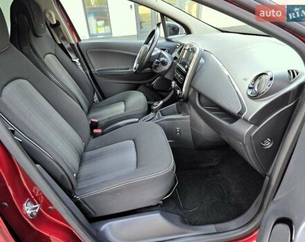 Красный Рено Зое, объемом двигателя 0 л и пробегом 50 тыс. км за 10450 $, фото 11 на Automoto.ua