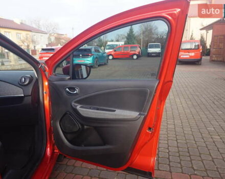 Красный Рено Зое, объемом двигателя 0 л и пробегом 137 тыс. км за 12500 $, фото 37 на Automoto.ua