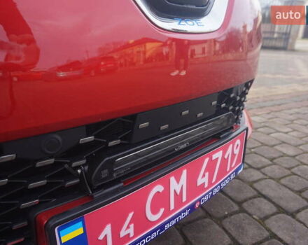 Красный Рено Зое, объемом двигателя 0 л и пробегом 137 тыс. км за 12500 $, фото 22 на Automoto.ua