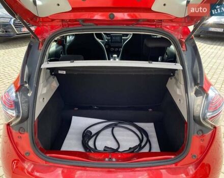 Красный Рено Зое, объемом двигателя 0 л и пробегом 28 тыс. км за 12700 $, фото 23 на Automoto.ua